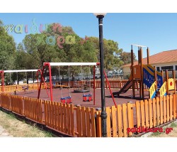Νέα περιφραγμένη παιδική χαρά με ελαστικό δάπεδο ασφαλείας στον Δήμο Ι.Π.Μεσολογγίου