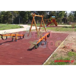 Παιδική χαρά με ελαστικό δάπεδο και ξύλινα όργανα